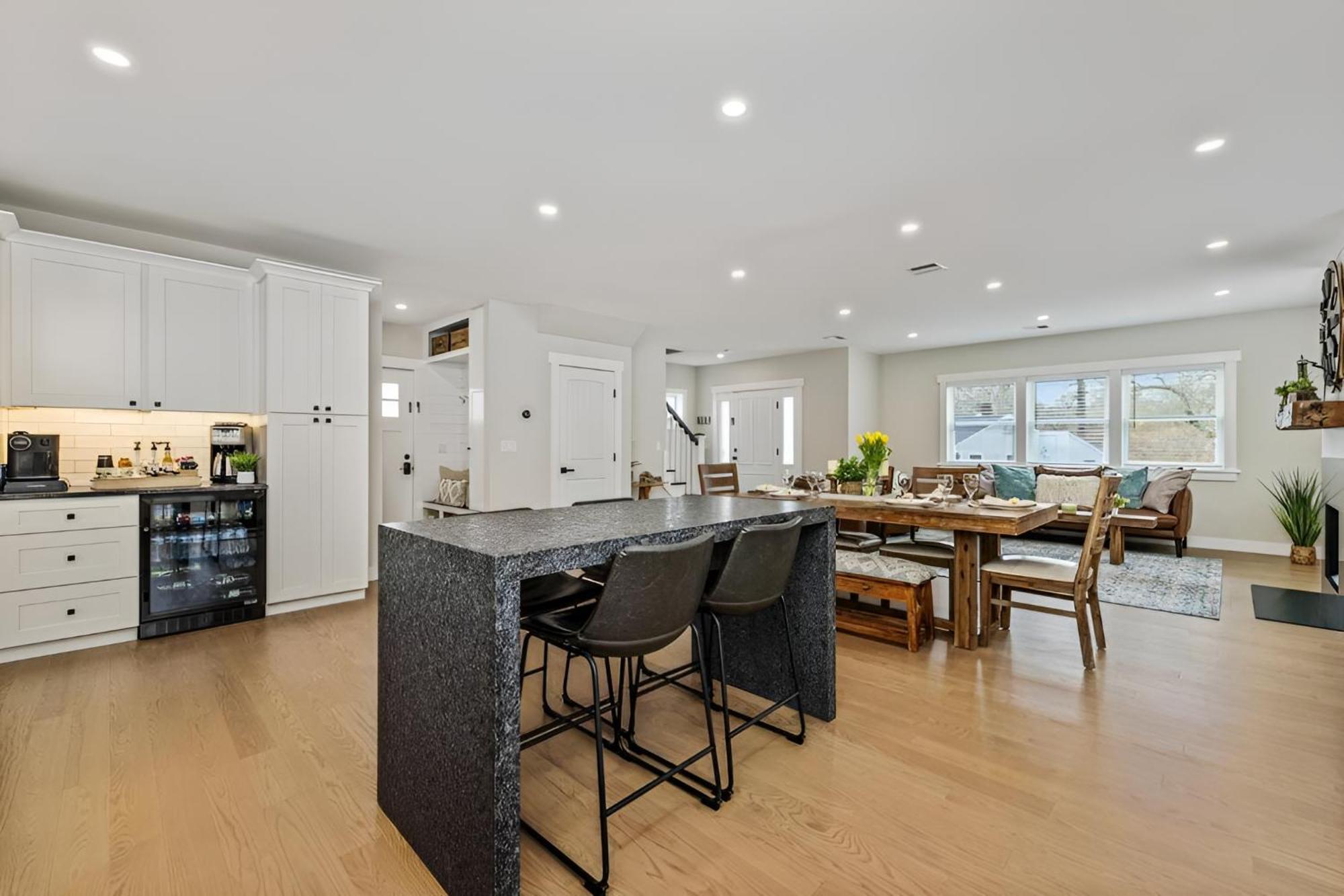 Renovated & Sophisticated Home Near Beach & Shops! Barnstable Exterior foto